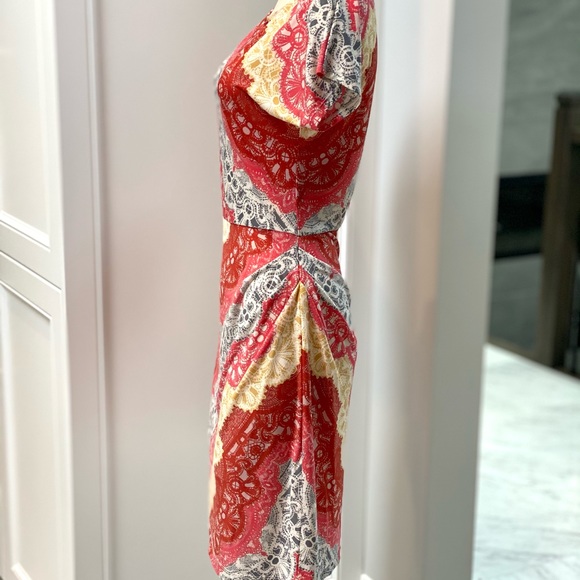 BCBG lightweight dress with ruching on the side - Picture 2 of 4